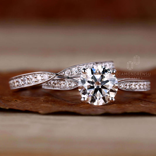 Round Brilliant Cut Lab Grown Diamond Wedding Set