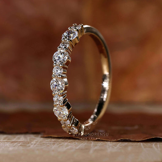 Round Brilliant Cut Diamond Floating Bubble Wedding Band