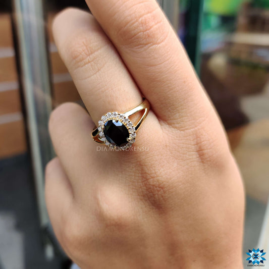 1.93 TW Oval Black Classic Halo with Split Shank Unique Moissanite Engagement Ring